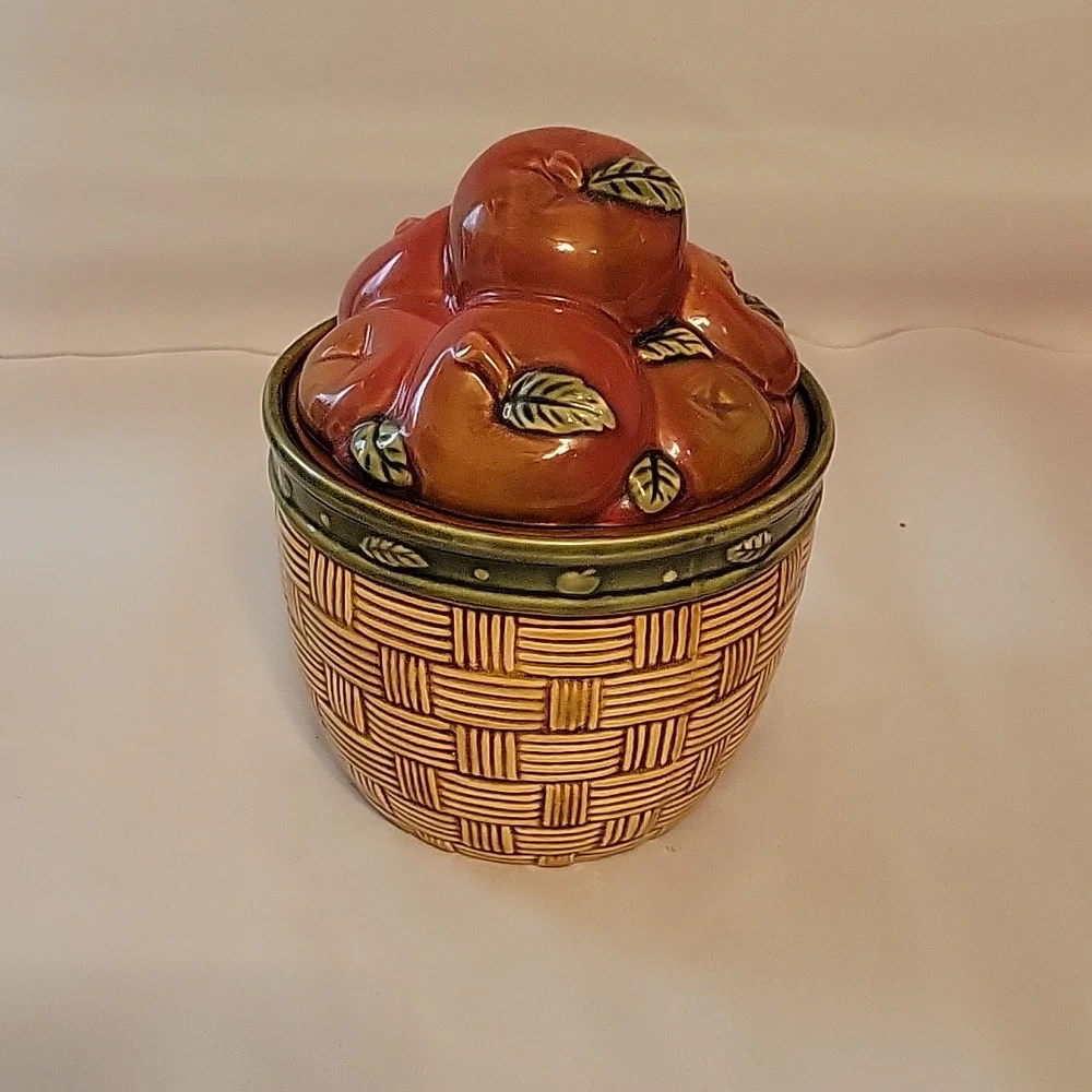 Vintage Basket of Apples Canister